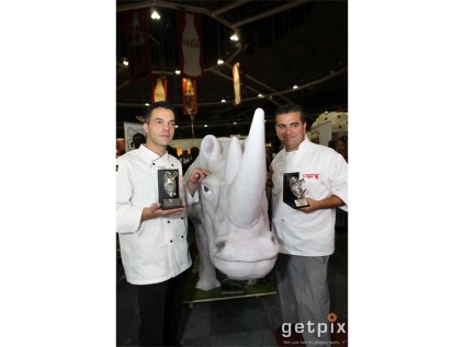 Paul Vieira, owner of Cake Extreme in Boksburg, together with the Cake Boss, Bartolo ''Buddy'' Valastro. The cake was baked in aid of Save our Rhinos - Endangered Wildlife Trust. (Photographer: Paula Rutherford)