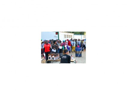 The parents of the learners from Goede Hoop Primary School lined up to receive their Energizer solar lights during the One Million Lights distribution campaign. Photo by Guy Schmidt