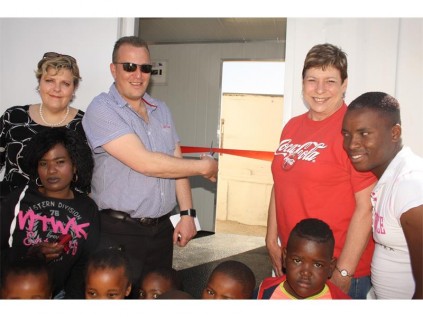 Seen during the ribbon cutting ceremony are (from left) Thembi Ntuli (Ukajede Foundation), Erica McDulling (Birchwood), Kobus Lombard (New Era Containers), Colleen Walker (Coca-Cola Canners) and Tumi Phosa (Ukajede Foundation) with children of the school.