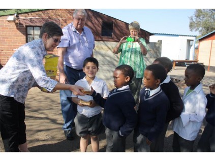 The club members also handed out breakfast to dozens of junior learners of the school.