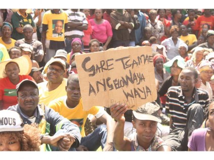 Gare Tsamae Angfelo...wayawaya! (We are not leaving. We will stay here forever!) Protesters gather outside the municipal building before handing over the memorandum of grievances to the metro.