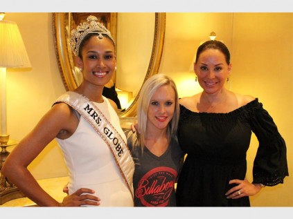 Boksburg Advertiser journalist, Ischke de Jager( middle), had the opportunity to meet Mrs Globe, Riana Mooi, and Dr Tracey Kemble.