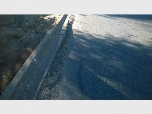 Adriaan Pretorius from Beyers Park damaged his vehicle's tyre when he accidentally drove into the raised pavement in an attempt to make space for passing vehicles.