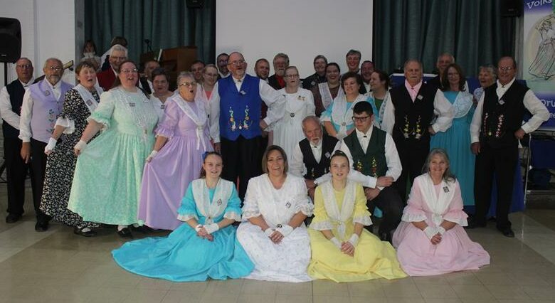 Die laer is op 13 Desember 1965 gestig en die eerste volkspele is onder leiding van Frans Nolte in die Hoërskool Dr EG Jansen se saal gehou.