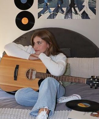 Die enkelsnit, Ek Mis Jou Vry, is ’n pop/rock-liedjie oor die einde van ’n verhouding of vriendskap