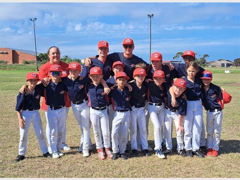 The Boksburg Cardinals U8 players pose for a group photo after winning the a league.