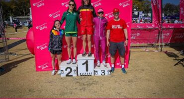 Kaitlyn Bubb on top of the podium. She's flanked by runner-up Ilse Marais and third-placed Renata Vosloo.