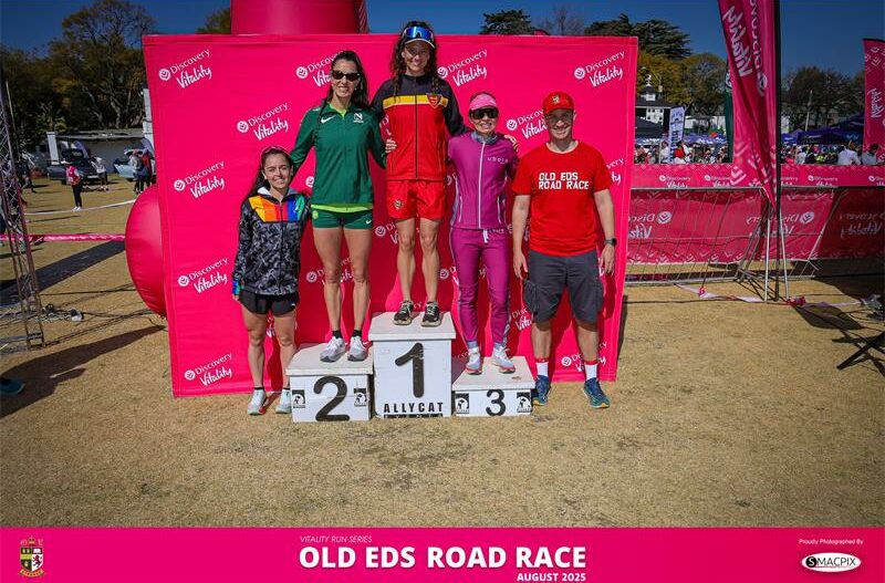 Kaitlyn Bubb on top of the podium. She's flanked by runner-up Ilse Marais and third-placed Renata Vosloo.