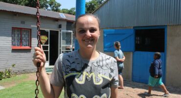 Formerly a farmhouse with horse stables, the property was converted into an independent school for up to 400 pupils, most of them from poor family backgrounds.