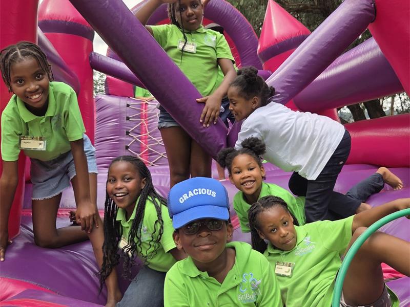 The Brownies from Boksburg Girl Guides enjoyed a fun-filled “It’s a Bug’s Life” camp at Rynfield Benoni, spending the day exploring nature, crafting colourful artwork and building confidence through outdoor play and teamwork.