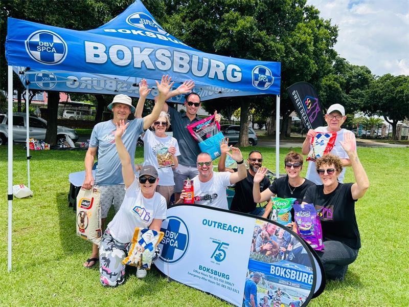 Sweet Deal Properties’ yearly initiative brought the community together, collecting over 400kg of pet food, treats, toys, and more than R6,000 in cash to support the Boksburg SPCA during the holiday season.