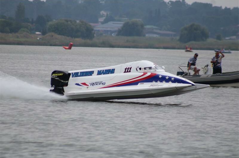 The event featured races for junior and other classes, including the hardbottoms and GT15, alongside the main F1 race.