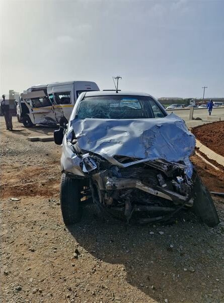 Despite the severity of a collision between a minibus taxi and a light delivery vehicle in Rondelbult, emergency responders confirmed that no deaths were reported.
