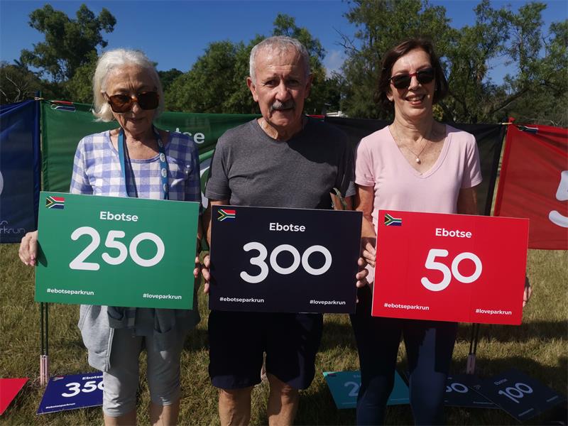 David de Sousa reached his 300th milestone, Mannie Merckel his 50th, while the Behrens family ran their first parkrun.