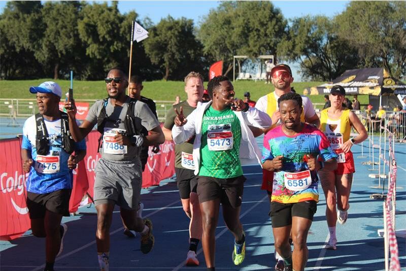 Sakhile Sangweni and Chrizell Roberts won the men's and women's 32km races, while Kabelo Mwahla and Wendy Msezane won the 15km races.