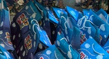 Blue party packs.
