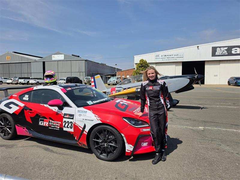 Driving a Toyota GR86, she drag raced an RV-6 flown by air pilot Elton Bondi.