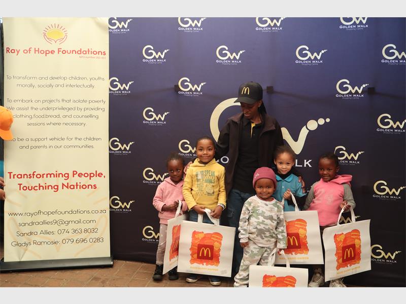 Golden Walk Centre Management and Ray of Hope Foundations joined forces at Mother Choice Daycare, bringing schoolwork support, stationery, food and a wish to give more often.