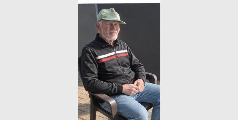 Man wearing a cap and a black jacket