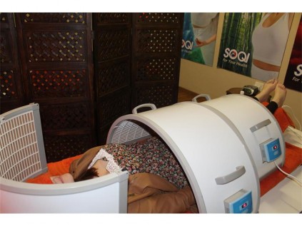 City Times journalist Tanya Bester is undergoing a Far Infrared Sauna Dome treatment.