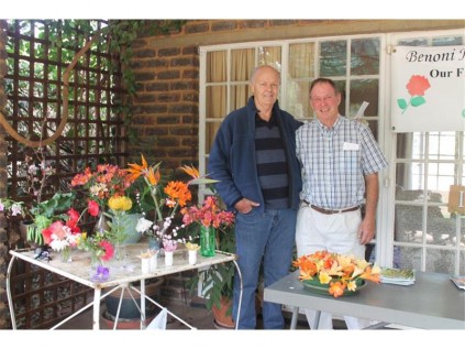Guest speaker and chairman of the Joburg Clivia Club, Glynn Middlewick (left), with chairman of the Benoni Horticultural Society Stephen Rehbock, at the recent Benoni Horticultural Society meeting.