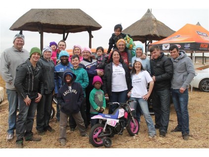 Staff of Hospice East Rand, Rally Star and the main sponsoring company of the event.