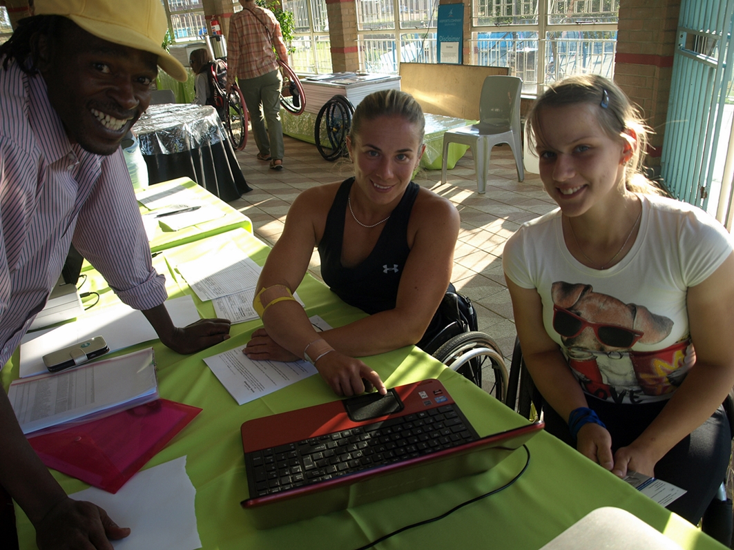 Seen at the draw are tournament referee Mxolisi Matyolo (left), Lucy Shuker of Great Britain (world number eight women’s player) and Viktoria Lvova of Russia. PHOTO: BLD COMMUNICATIONS