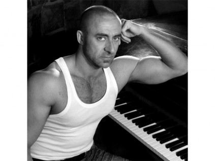 Renowned pianist Rocco de Villiers will deliver golden entertainment at the East Rand Business Women's gala brunch, on Saturday, November 15, at the Birchwood Hotel.