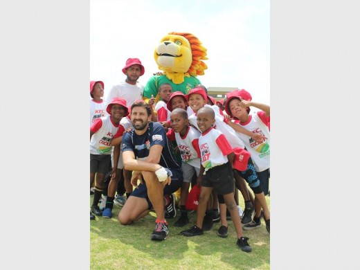 Seen here with some of the mini cricketers is Titans and Proteas all-rounder David Wiese, and Protea’s mascot Zac.