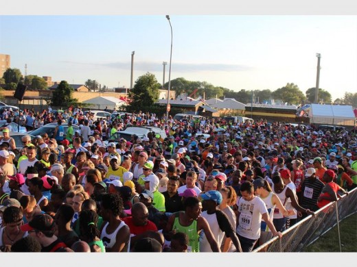 Thousands gather for the 10km and 5km fun run routes at the 2016 Johnson Crane Marathon’s new venue, at Sahara Park Willowmoore.
