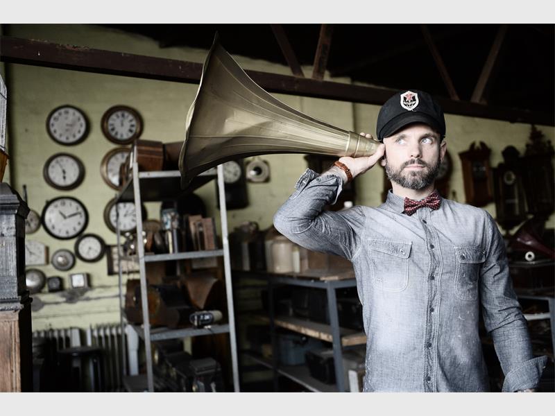 Kahn Morbee (renowned member of the Parlotones) is coming to Benoni.