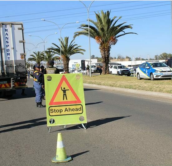 A road sign cautioning against police presence
