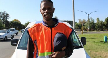 Photos taken of EMPD accident investigator, Constable Matubatse Mashabela, directing traffic at the intersection of Great North and High roads, Brentwood Park. The traffic lights at this intersection has been faulty for nearly a year.