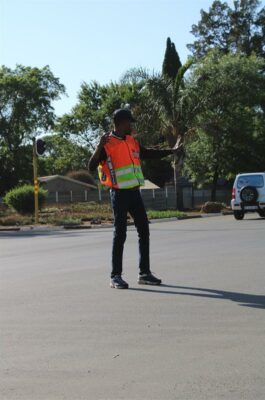 Photos taken of EMPD accident investigator, Constable Matubatse Mashabela, directing traffic at the intersection of Great North and High roads, Brentwood Park. The traffic lights at this intersection has been faulty for nearly a year.