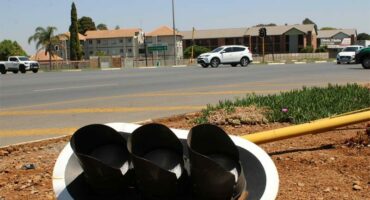 A non-functioning traffic light lays at the intersection of Great North and High roads, Brentwood Park, Benoni.