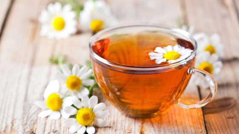 The key compound of chamomile tea is apigenin, a natural antioxidant, which help reduce anxiety and initiate sleep.