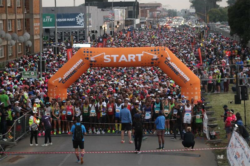 The race saw a field of over 13 500 runners.
