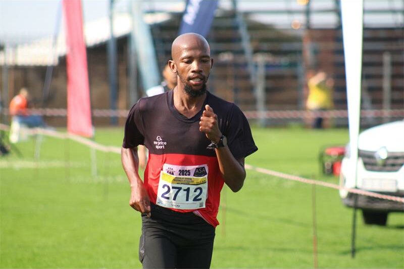 Papo won the men's 21.1km in 01:09:05, while Maisa clocked 01:21:23 to win the women's race.