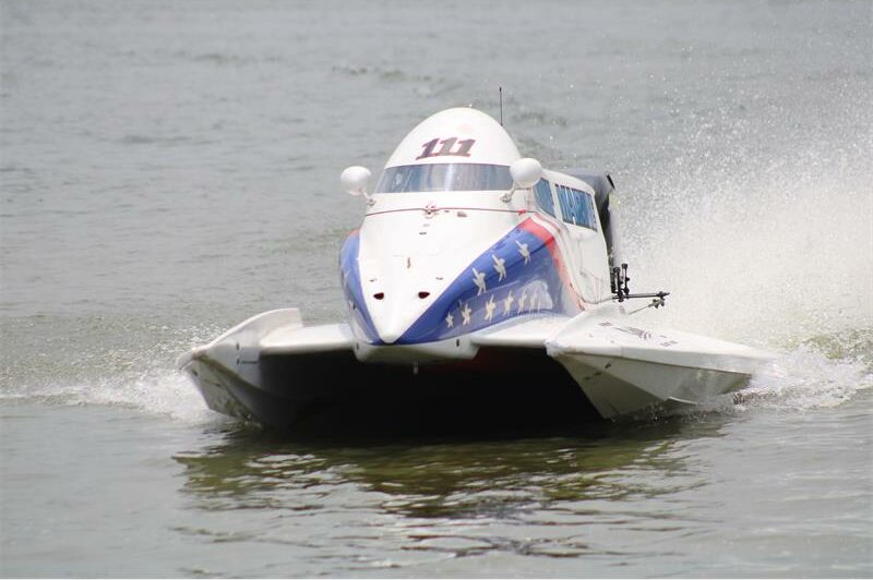 The event featured races for junior and other classes, including the hardbottoms and GT15, alongside the main F1 race.