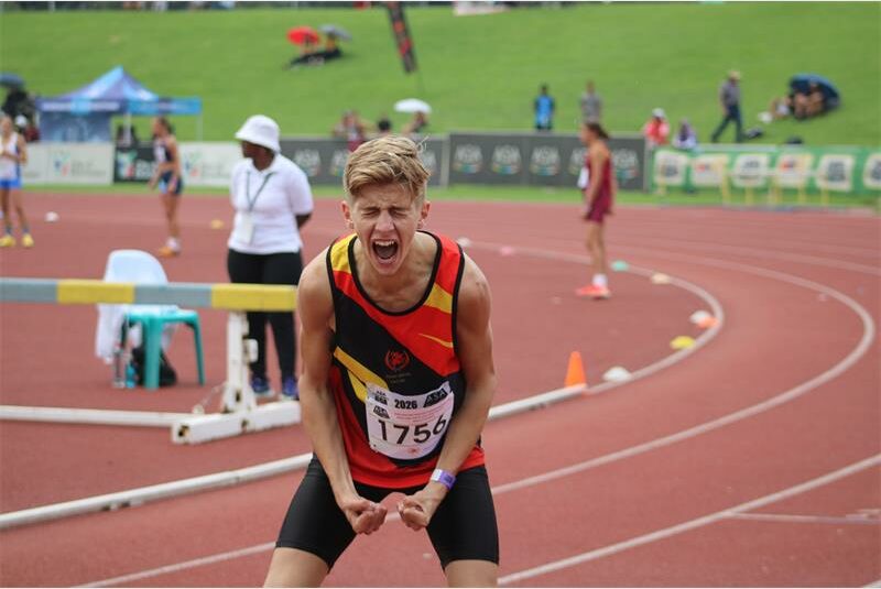 He sealed the victory with a powerful kick in the last 120m of the race.