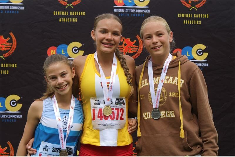 She won the U16 girls' 3000m in 09:56.35 and clocked 04:23.52 for the gold in the 1500m.