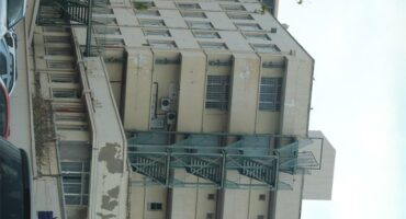 photo showing the outsid eof the hospital.