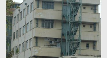 photo showing the outsid eof the hospital.