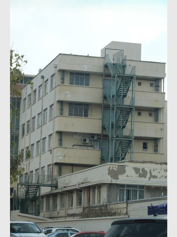 photo showing the outsid eof the hospital.