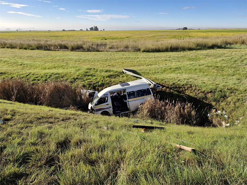 Accident damaged taxi in a ditch