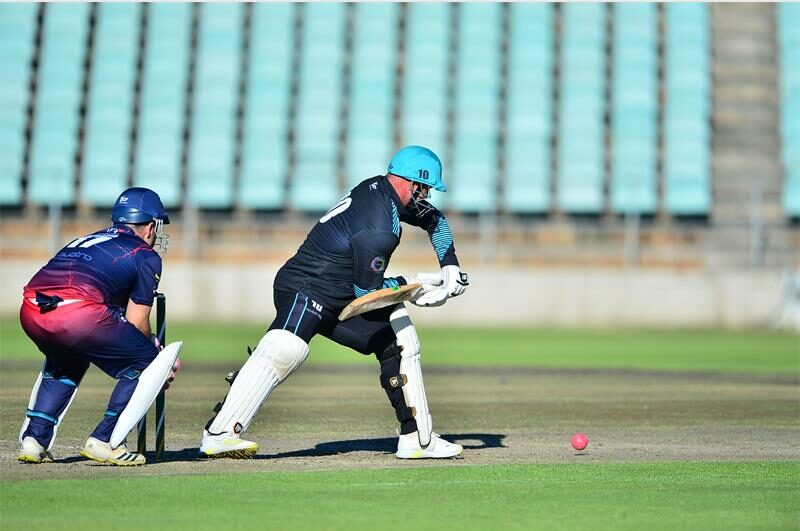 Stephen blasted a 129-ball 162, while Price took a fifer as Border began their title defence positively.
