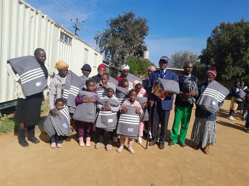 200 Blankets to individuals and families in Benoni to keep winter away!