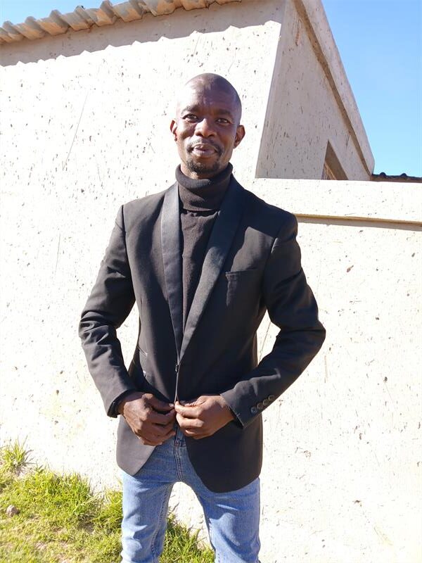 Interested parties can contact Thabang Dichaba on WhatsApp at 061 635 2833 or 073 393 2535. Calls can be made to 061 635 2833 or 063 468 0872, while enquiries can also be emailed to bachabadichaba@gmail.com.