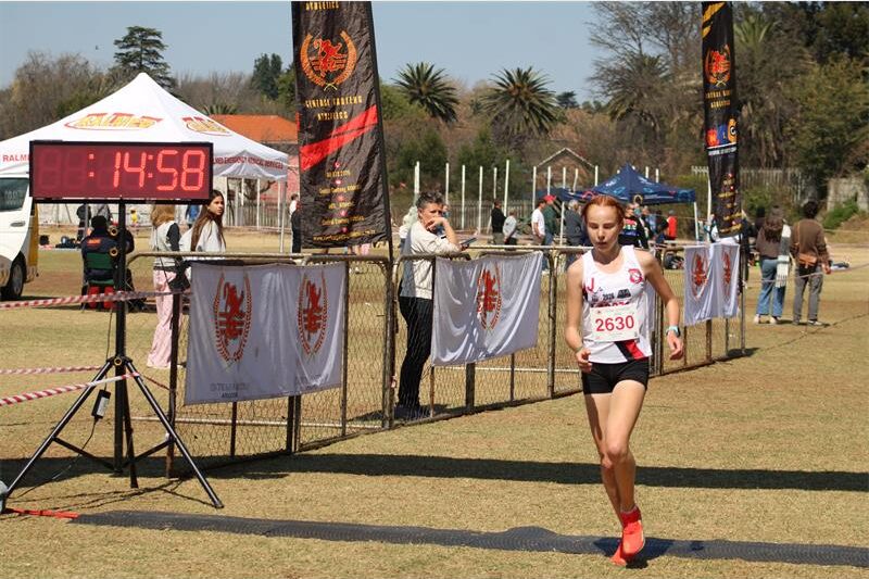 She clocked a season's best 14:58, dipping under 15 minutes for the first time, to clinch silver in the U16 girls' 4km.
