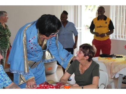 Elvis (Ken Thomas) made an appearance at the party, much to the delight of many residents. He is seen with resident Bets Steenkamp.